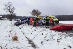 OBRAZEM: Štědrý den na Pardubicku: Těžké nehody s úmrtím, požáry a další zásahy hasičů