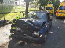 OBRAZEM: Při nehodě se zranilo pět lidí, děti dostaly od hasičů hračky pro uklidnění