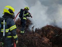 Hasiči likvidovali požár skládky ve Zdechovicích