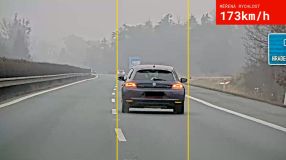 Na rychlostní silnici jim policisté naměřili více než 170 kilometrů za hodinu. Jsou bez řidičáku