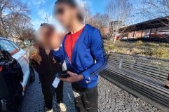 Slzotvorný sprej a také pouta museli strážníci použít proti opilcům u nádraží. Všechny případy měli dohru na záchytce