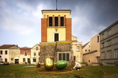 Pardubice se chystají na Velikonoce. Obří vejce v obřím košíku je na náměstí Republiky a chystá se zajímavý program