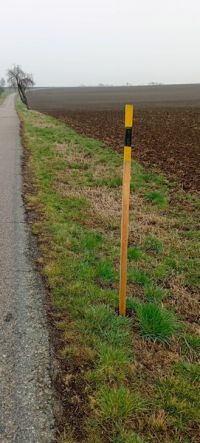 Úklid odpadků na silnicích i okolo nich stojí miliony ročně. Lidé také odcizili nebo zničili 343 sněžných tyčí