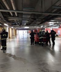 Evakuace nakupujících. V podzemí obchodního centra AFI Palace Pardubice došlo k požáru