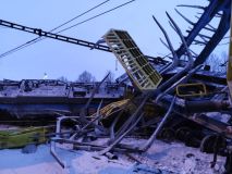 Foto: Dva nákladní vlaky se srazily na nádraží v České Třebové, třicetiletý strojvedoucí byl se zraněním převezen do nemocnice