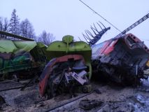 Foto: Dva nákladní vlaky se srazily na nádraží v České Třebové, třicetiletý strojvedoucí byl se zraněním převezen do nemocnice