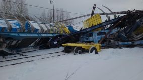 Foto: Dva nákladní vlaky se srazily na nádraží v České Třebové, třicetiletý strojvedoucí byl se zraněním převezen do nemocnice