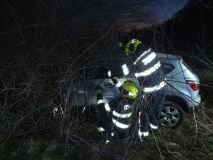 Řidiči po ránu měli opět co dělat, aby svá auta udrželi na vozovce