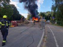 Dodávka se vzňala, v nákladním prostoru vezla autogenovou soupravu