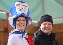 Obrazem: Pohádkové postavy a další masky na ledě. Karneval si v Ústí nad Orlicí lidé užili