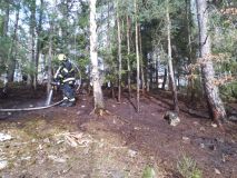 U Slatiňan hořelo v lese