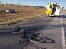Cyklista nepřežil srážku s autem u Svitav, vrtulník se vracel prázdný