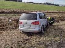 Tři auta se střetla na nebezpečném úseku silnice I/35 u obce Koclířov, nehoda zastavila provoz