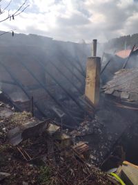 Požár rodinného domu zaměstnal šest hasičských jednotek