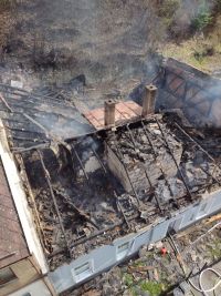 Požár rodinného domu zaměstnal šest hasičských jednotek