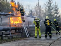 Obrazem: Připravovali se na ohnivé peklo v uzavřeném prostoru