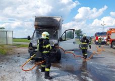 Hasiči vyjížděli v posledních hodinách na Pardubicku hned ke třem požárům