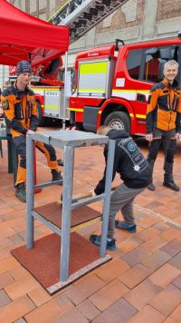 Pardubičtí hasiči mají novou cisternu za deset milionů korun. Veřejnost byla jejího u slavnostního předání