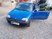 Smutný víkend: Smrt motorkáře, nehoda trolejbusu se zraněním řidiče, srážka aut i auto ve zdi