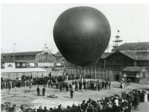Pražský výstavní balon nad Pardubicemi. Celé město bylo na nohou, když se objevil na obzoru, dnes před 130 lety