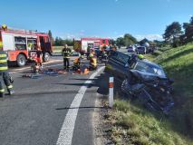 Středeční odpoledne ve znamení tragédií: Na silnici i v lese zemřeli lidé