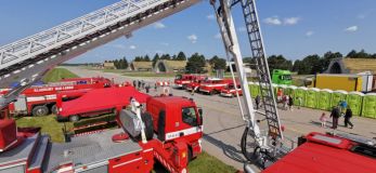 Nejen polský pilot Lukasz Czepiely, ale také hasiči Pardubického kraje obohatí Aviatickou pouť. Koná se i zítra