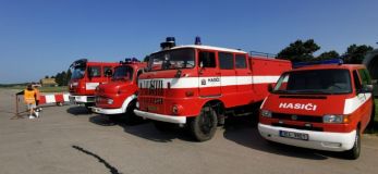 Nejen polský pilot Lukasz Czepiely, ale také hasiči Pardubického kraje obohatí Aviatickou pouť. Koná se i zítra