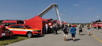 Nejen polský pilot Lukasz Czepiely, ale také hasiči Pardubického kraje obohatí Aviatickou pouť. Koná se i zítra