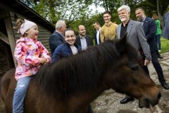 Obrazem: Prezident a první dáma v Pardubickém kraji. Kromě Pardubic navštívili také Kramářovu chatu či dělostřeleckou tvrz Bouda, došlo i na debatu s občany