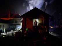 V Chocni hořela ubytovna, evakuováno muselo být 17 lidí