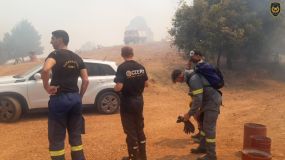 Obrazem: Čeští hasiči dorazili na místo rozsáhlých lesních požárů v Řecku