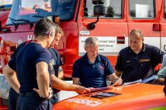 Obrazem: Čeští hasiči dorazili na místo rozsáhlých lesních požárů v Řecku
