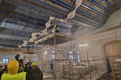 V reprezentativním sále pardubického zámku se rýsuje unikátní vlnitý strop