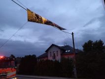 Foto: Silný vítr kácel stromy, způsobil tak železniční nehodu u Hradce nad Svitavou