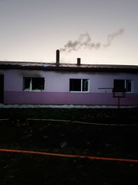 V Hradci nad Svitavou vzplál oheň v kotelně a garáži nízké budovy, vyjelo tam 6 jednotek hasičů