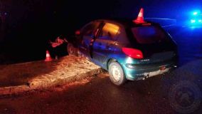 OBRAZEM: Na Nový rok se stala první dopravní nehoda i požár pergoly