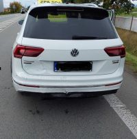 Auto na boku, traktor narazil do plotu a plynové budky i pomačkané plechy dvou vozů
