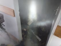 Požáry trávy a hořel i sklad v Pardubicích
