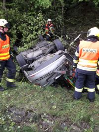 Deštivé pondělí přineslo více nehod na silnicích