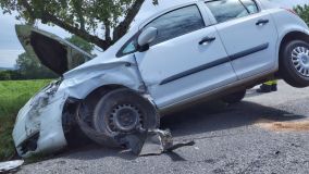 Nehoda tří osobních automobilů zablokovala silnici v obci Vanice u Vysokého Mýta