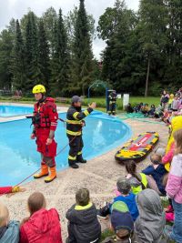 Počasí vodním radovánkám nepřálo, přesto byl na koupališti v Písečné čilý ruch