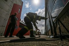 Obrazem: Marek Víšek z Pardubického kraje vyhrál v soutěži o nejtvrdšího hasiče, bodovali i další borci z kraje
