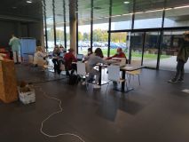 Obrazem: O očkování proti koronaviru byl v Pardubicích velký zájem, proto kamion na Univerzitě Pardubice u vlakového nádraží bude stát i dnes