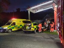 Šest osob se zranilo při nárazu dodávky do drážního domku u železničního přejezdu v obci Březiny-Nectava