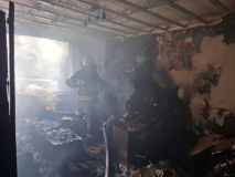 Hořel dům ve Sloupnici a v Ústí nad Orlicí spěchali hasiči k požáru bytu v osmém patře panelového domu