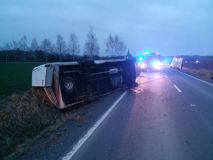 V obci Ostrov u Lanškrouna se srazilo osobní auto a dodávka. Při nehodě došlo ke zranění