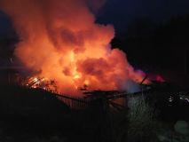 Při požáru v domě explodovaly dvě tlakové propan butanové lahve
