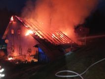 Při požáru v domě explodovaly dvě tlakové propan butanové lahve