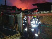 Při požáru v domě explodovaly dvě tlakové propan butanové lahve
