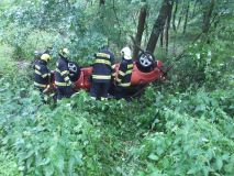 V Damníkově se střetla tři auta, v Lukavici a v Bohuňovicích skončila auta koly vzhůru a ve Svitavách boural cyklista s autem